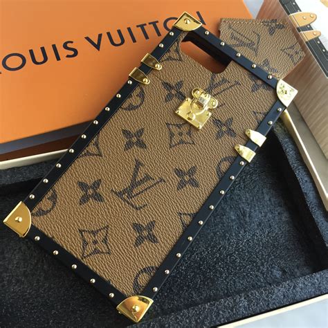 pochette pour iphone 4 louis vuitton|Accessoires de luxe pour iPhone .